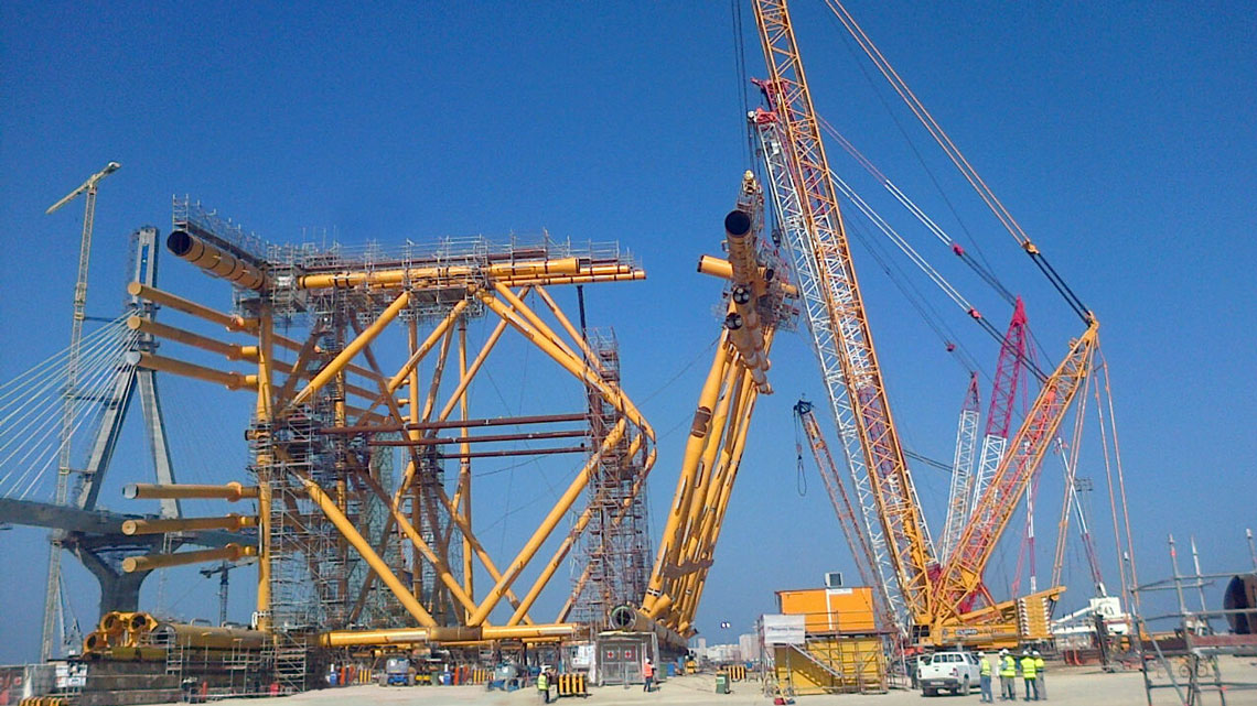 Heavy lifting work in Dragados Offshore