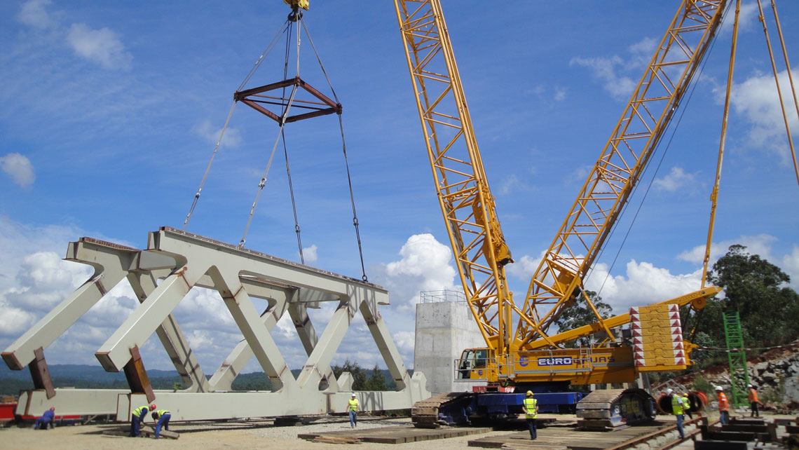 EUROGRUAS takes part in the first stage of the construction of the bridge over river Ulla 