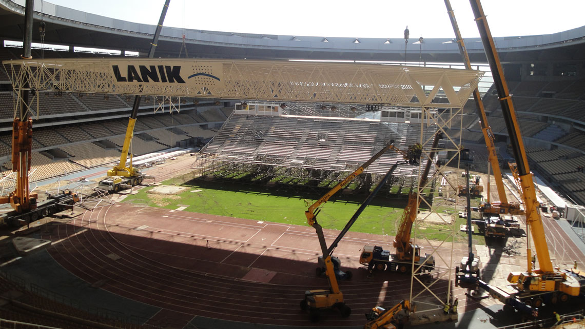 EUROGRUAS sets up again the structure for the Tennis Davis Cup in Seville